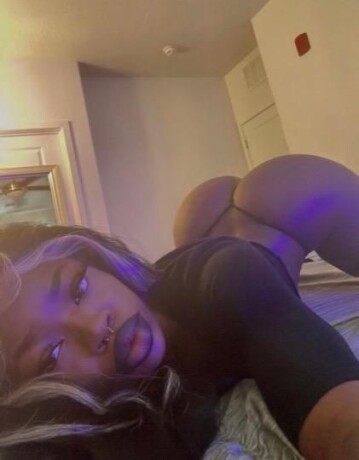 female-escorts-in-queens-ny-917-382-5821-big-0