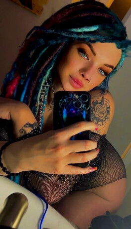 queenblue-female-escorts-in-saskatoon-canada-504-3272001-big-0