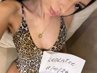 brunette-real-young-and-playful-female-escorts-in-hamilton-canada