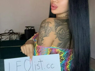 big-tittied-bubble-butt-tanned-girl-female-escorts-in-montreal-canada
