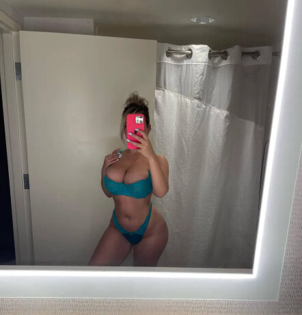 female-escorts-in-hamilton-canada-1-647-467-5435-big-3
