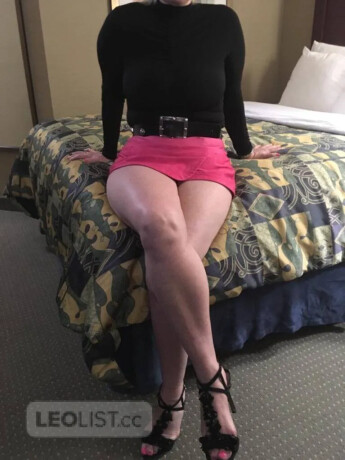a-hot-horney-gorgeous-housewife-ready-to-play-female-escorts-in-mississauga-canada-big-2