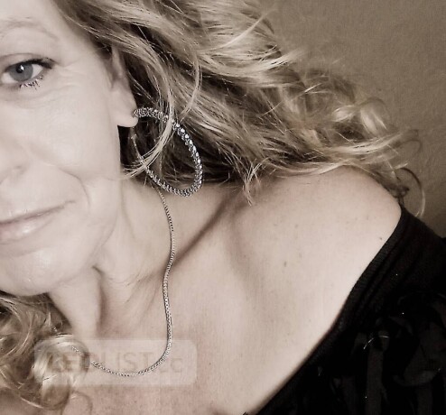still-up-and-finding-it-way-too-hard-to-fall-asleep-female-escorts-in-victoria-canada-big-1