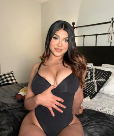 real-sexy-hottie-available-for-fun-in-town-female-escorts-in-laval-canada-646-208-2572-big-0