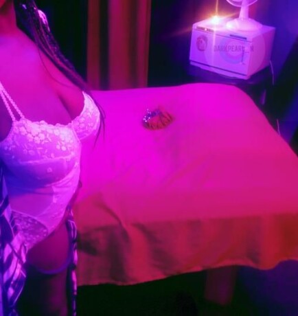 nubia-female-escorts-in-saskatoon-canada-1-587-938-2285-big-0