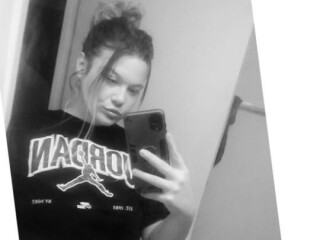 clarissa-female-escorts-in-barrie-canada-1-647-404-9398