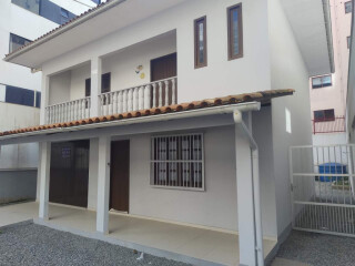 casa-de-temporada-em-meia-praia-itapema-santa-catarina-otima-casa-na-quadra-do-mar-pra-temporada-em-meia-praia-itapema-sc