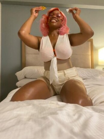 bonbon-female-escorts-in-des-moines-ia-346-812-2351-big-0