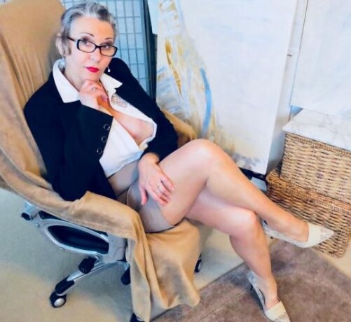 female-escorts-in-cedar-rapids-ia-319-383-7472-big-2