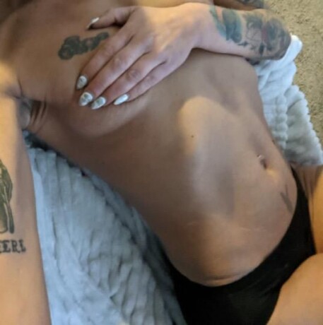 b-female-escorts-in-calgary-canada-1-403-400-2717-big-3