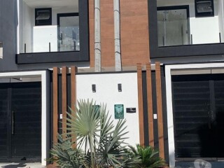 com-piscina-casa-de-alto-luxo-com-3-suitescloset-financia-campo-grande-rio-de-janeiro-compra-e-venda-de-casa-apartamento-campo-grande-rio-de-janeiro